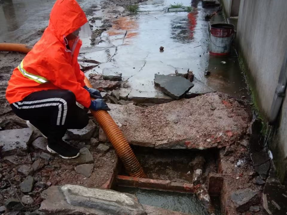 乌兰察布专业清理污水池 炜誉市政以规范流程守护城市 “肠道”